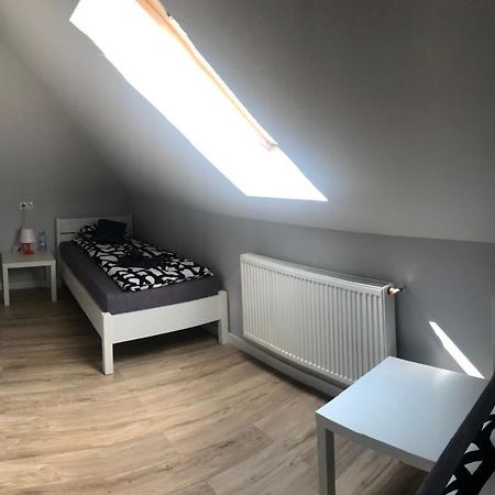 Klimatyzowane Apartamenty I Pokoje Przy Targach Kielce Exterior foto