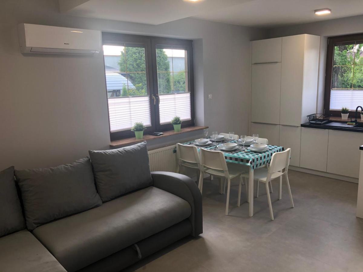 Klimatyzowane Apartamenty I Pokoje Przy Targach Kielce Exterior foto