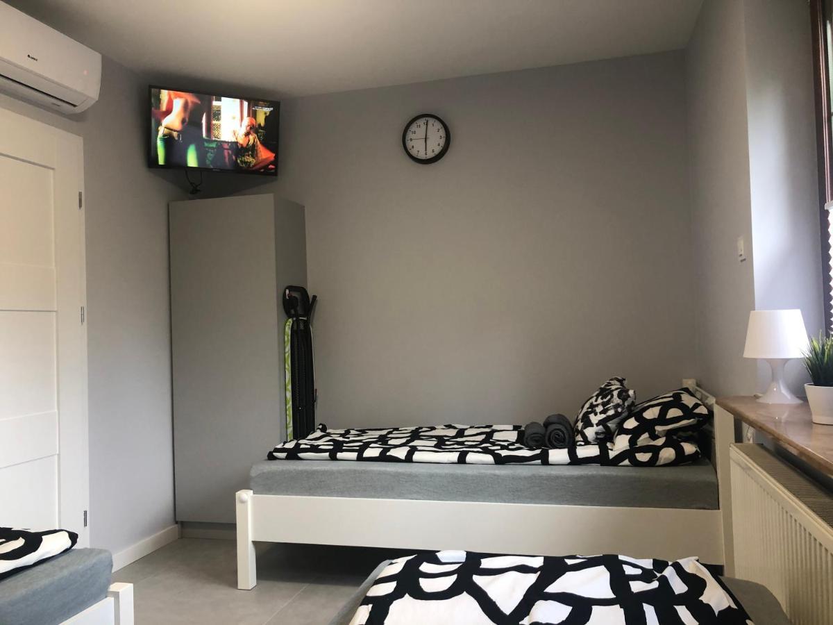 Klimatyzowane Apartamenty I Pokoje Przy Targach Kielce Exterior foto