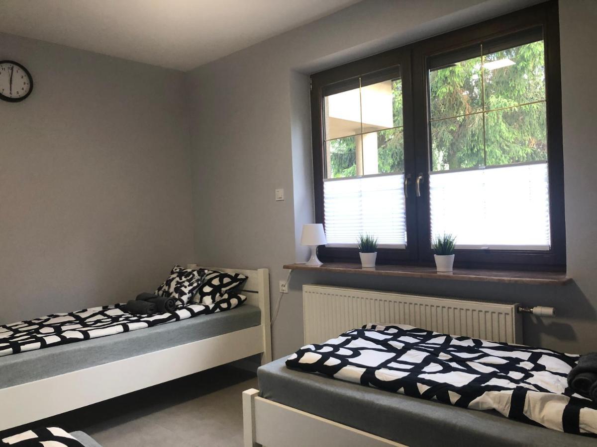 Klimatyzowane Apartamenty I Pokoje Przy Targach Kielce Exterior foto