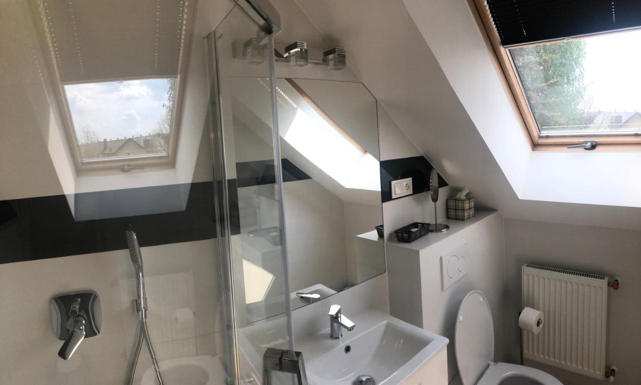 Klimatyzowane Apartamenty I Pokoje Przy Targach Kielce Exterior foto
